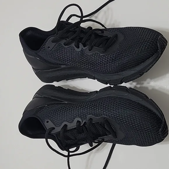 Under Armour Hovr Sonic 4 Sneaker