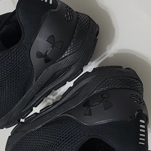 Under Armour Hovr Sonic 4 Sneaker