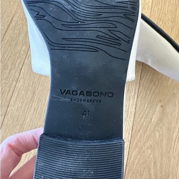 Vagabond - Katlin Pointed Toes Slide Flats in Off White