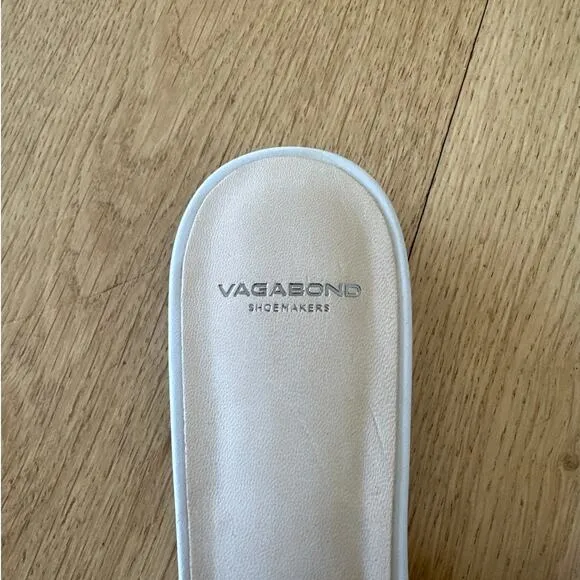 Vagabond - Katlin Pointed Toes Slide Flats in Off White