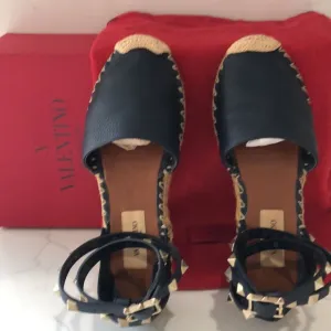 VALENTINO  GARAVANI Navy Blue Leather Rockstud Ankle Strap Espadrilles SZ 35