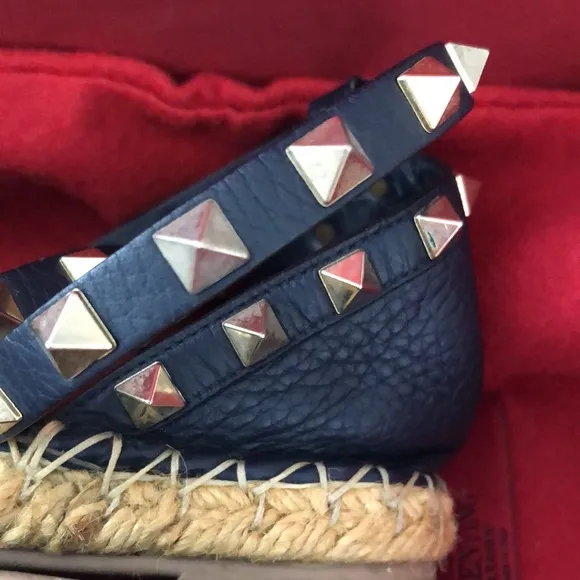 VALENTINO  GARAVANI Navy Blue Leather Rockstud Ankle Strap Espadrilles SZ 35