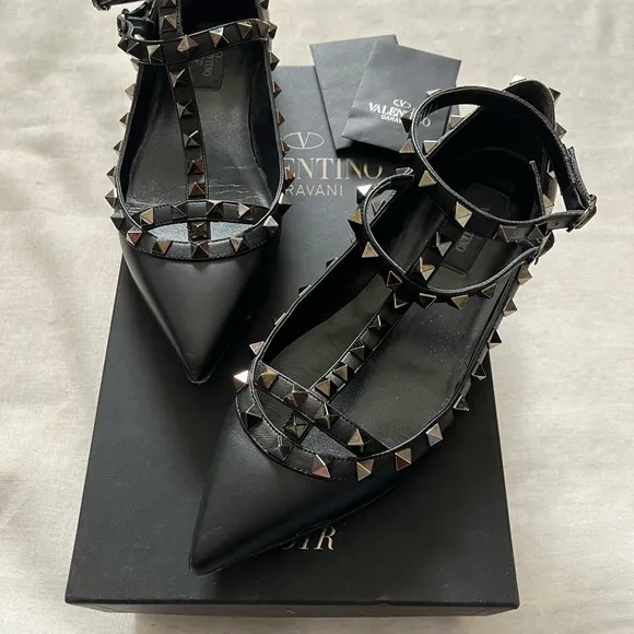 Valentino Garavani Noir Rockstud Cage Flats EU 37 US 7 Black Pointed Toe