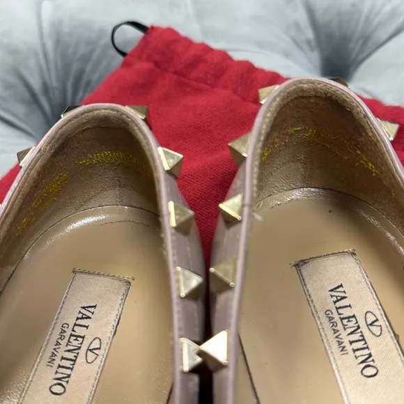 Valentino rockstud pointed flats. Nude patent leather. In great condition!