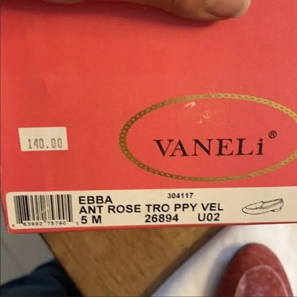 VANELI ROSE VELVET FLATS.  NEW.