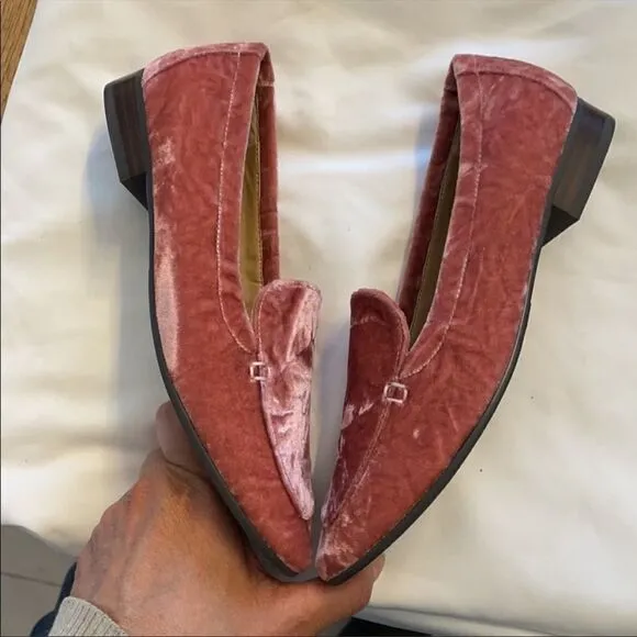 VANELI ROSE VELVET FLATS.  NEW.