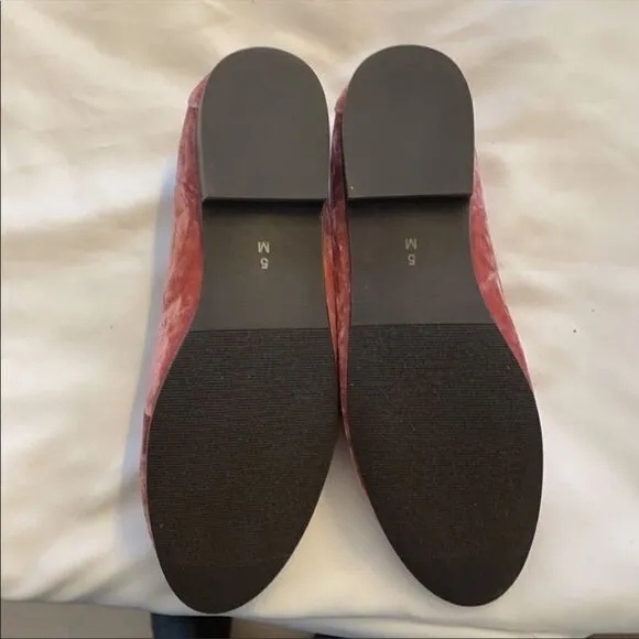 VANELI ROSE VELVET FLATS.  NEW.
