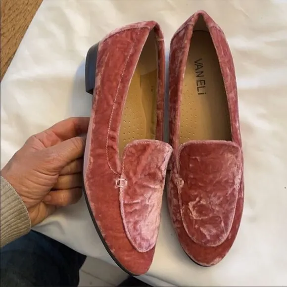 VANELI ROSE VELVET FLATS.  NEW.