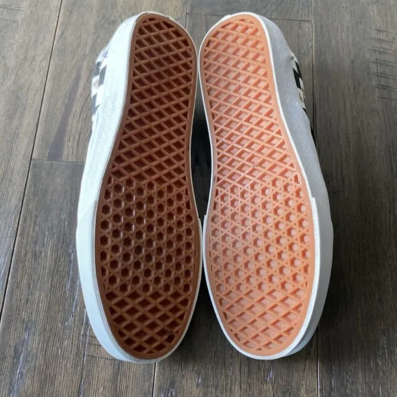 VANS Checkered Bumble Bee Slip-On Sneakers Womens Sz 10 Black White