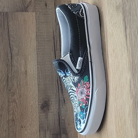 Van's classic slip on Brand new in the box no lid authentic uper textile size  7