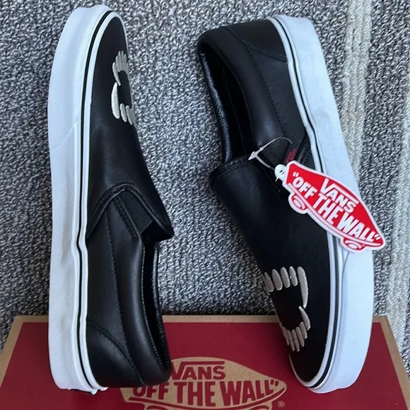 Vans Classic Slip-On Fangs Black/True White MENS