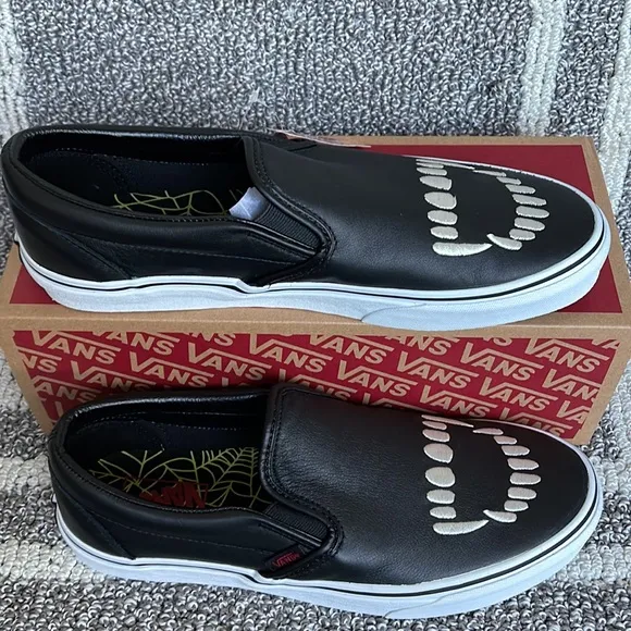 Vans Classic Slip-On Fangs Black/True White MENS