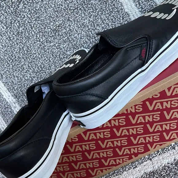 Vans Classic Slip-On Fangs Black/True White MENS