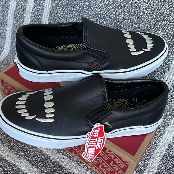 Vans Classic Slip-On Fangs Black/True White MENS