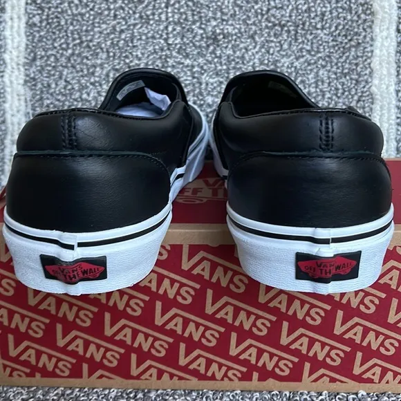 Vans Classic Slip-On Fangs Black/True White MENS