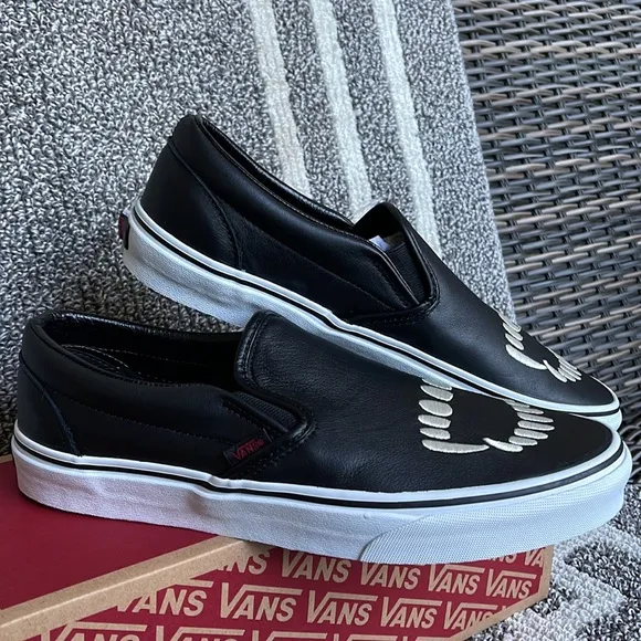 Vans Classic Slip-On Fangs Black/True White MENS