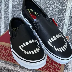 Vans Classic Slip-On Fangs Black/True White MENS