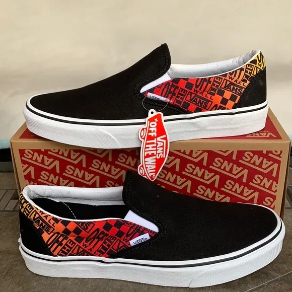 VANS CLASSIC SLIP ON LOGO FLAME BLACK/TRUE WHITE W