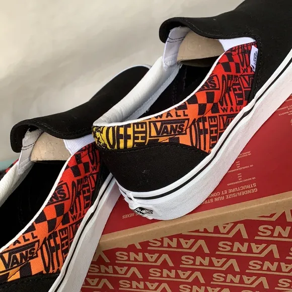 VANS CLASSIC SLIP ON LOGO FLAME BLACK/TRUE WHITE W