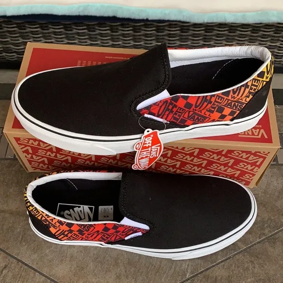 VANS CLASSIC SLIP ON LOGO FLAME BLACK/TRUE WHITE W