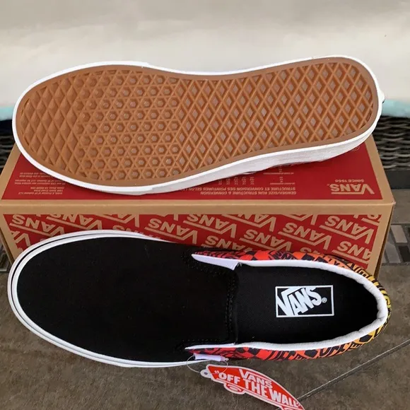 VANS CLASSIC SLIP ON LOGO FLAME BLACK/TRUE WHITE W