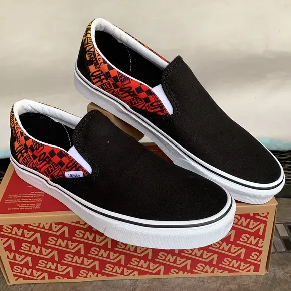 VANS CLASSIC SLIP ON LOGO FLAME BLACK/TRUE WHITE W