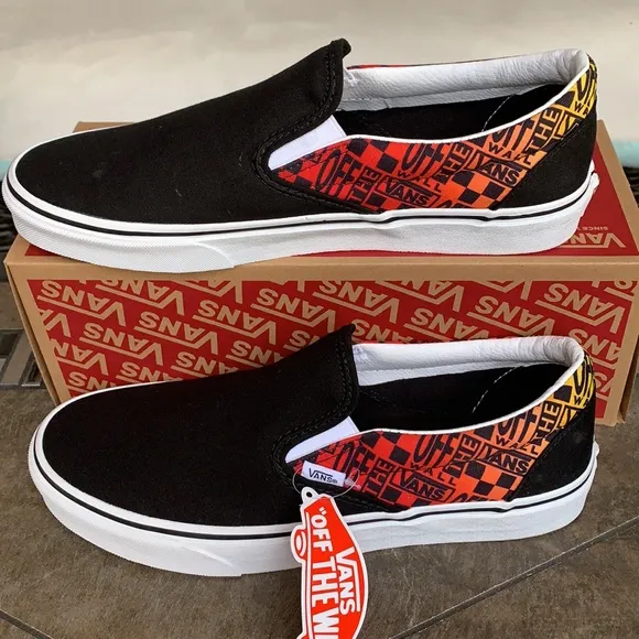 VANS CLASSIC SLIP ON LOGO FLAME BLACK/TRUE WHITE W