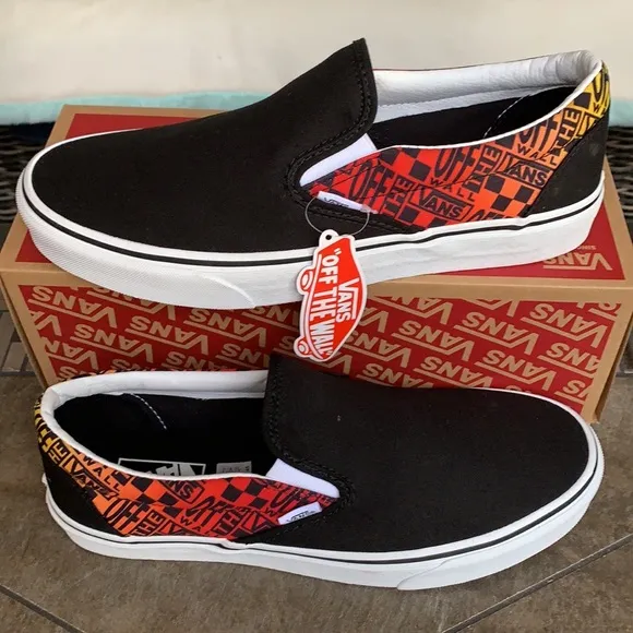 VANS CLASSIC SLIP ON LOGO FLAME BLACK/TRUE WHITE W