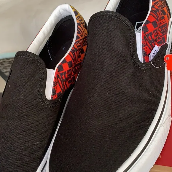 VANS CLASSIC SLIP ON LOGO FLAME BLACK/TRUE WHITE W