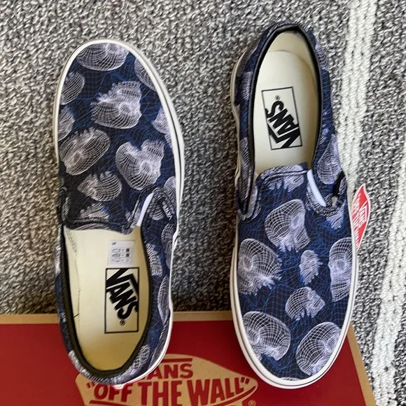 Vans Classic Slip-On Wireframe Skulls Black/True White WMNS