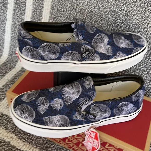 Vans Classic Slip-On Wireframe Skulls Black/True White WMNS