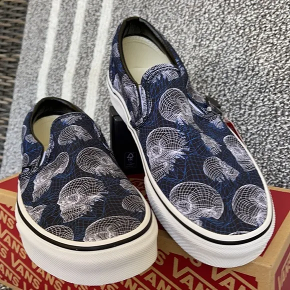 Vans Classic Slip-On Wireframe Skulls Black/True White WMNS