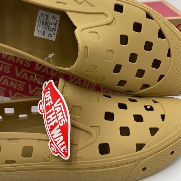 Vans Men’s Tan Slip-On Shoes Slip-On TrkMustard GoldVN0A5HF8BAE Sneakers