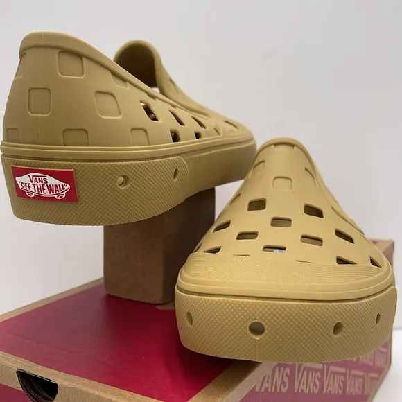 Vans Men’s Tan Slip-On Shoes Slip-On TrkMustard GoldVN0A5HF8BAE Sneakers