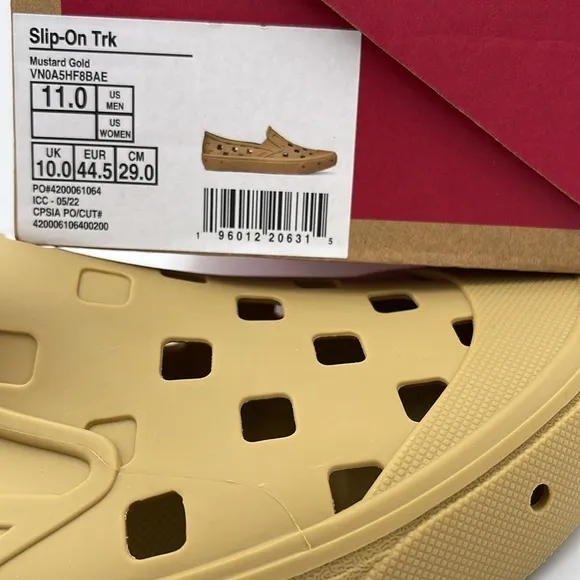 Vans Men’s Tan Slip-On Shoes Slip-On TrkMustard GoldVN0A5HF8BAE Sneakers