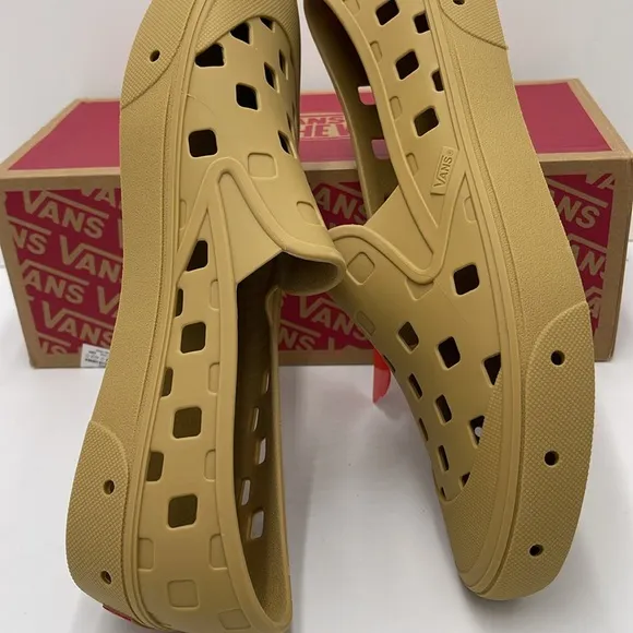 Vans Men’s Tan Slip-On Shoes Slip-On TrkMustard GoldVN0A5HF8BAE Sneakers