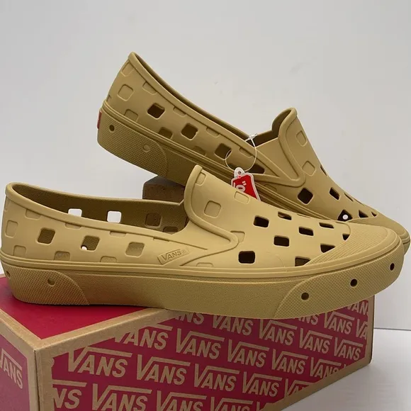 Vans Men’s Tan Slip-On Shoes Slip-On TrkMustard GoldVN0A5HF8BAE Sneakers