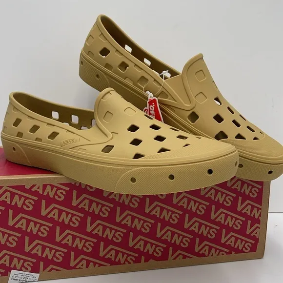 Vans Men’s Tan Slip-On Shoes Slip-On TrkMustard GoldVN0A5HF8BAE Sneakers