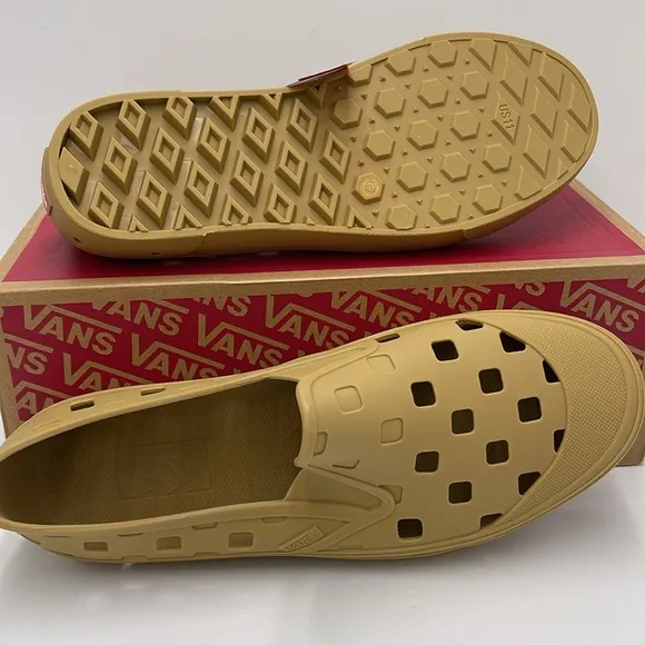 Vans Men’s Tan Slip-On Shoes Slip-On TrkMustard GoldVN0A5HF8BAE Sneakers