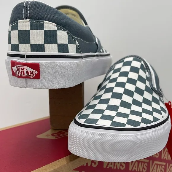 Vans WMNS Checkerboard Classic Slip-On SneakersColor Theory Checkerboard