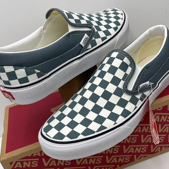 Vans WMNS Checkerboard Classic Slip-On SneakersColor Theory Checkerboard