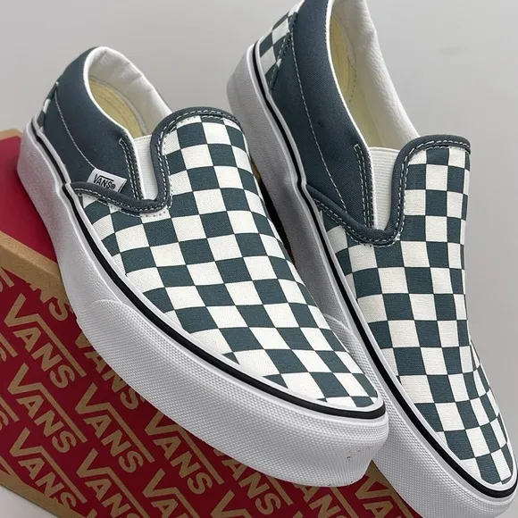 Vans WMNS Checkerboard Classic Slip-On SneakersColor Theory Checkerboard