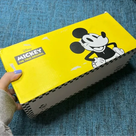 Vans x Disney Mickey and Minnie Flame Classic Slip On Sneakers Limited Edition