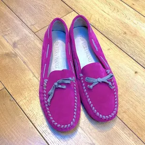 Vera Wang suede Fushia Pink Loafers