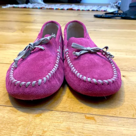 Vera Wang suede Fushia Pink Loafers