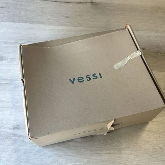 VESSI Weekend Chelsea Sneaker BLACK MESH SIZE 10 New in Box