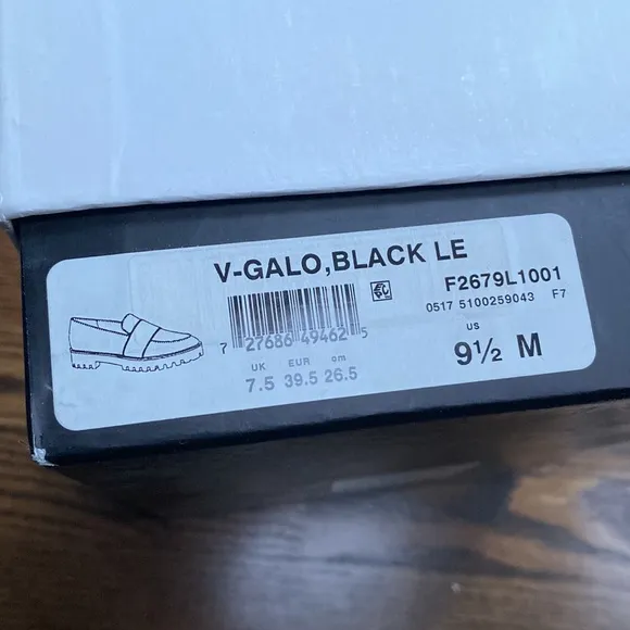 Via Spiga “Galo” black leather loafers size 9.5