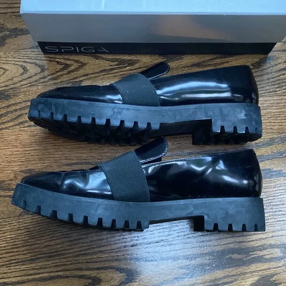 Via Spiga “Galo” black leather loafers size 9.5