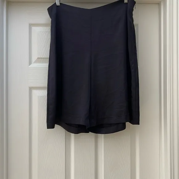 Vince Black Tailored Shorts — Size 12 — Flowy Skirt Look — Elegant &amp; Timeless