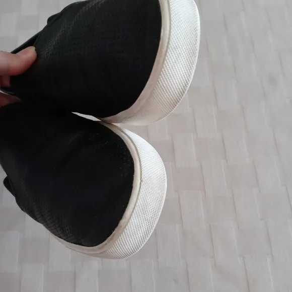 Vince Blair Leather Slip On Sneakers